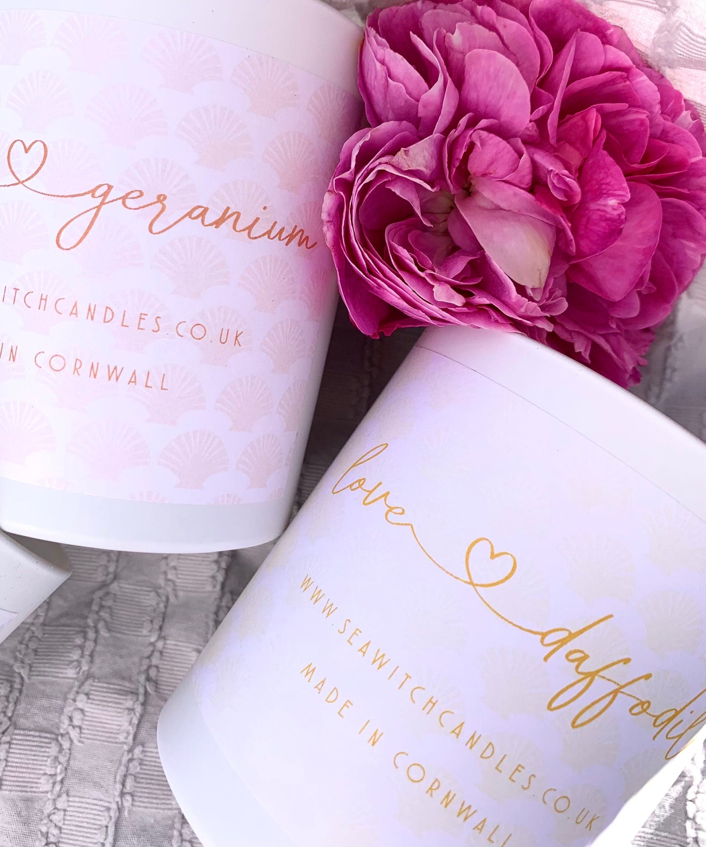 Love Daffodil Candle £22 Beautiful Daffodil Scented Candle Burn time of at least 50 hours Ingredients: natural vegan plant wax, fragrance oils, cotton wick This candle is hand poured into a white china pot and is made in Mousehole, Cornwall by Seawitch Candles Love Candles. Love Florals. Candle lover, Cornish daffodils, tete a tete, Daffs, shop small, shop handmade.