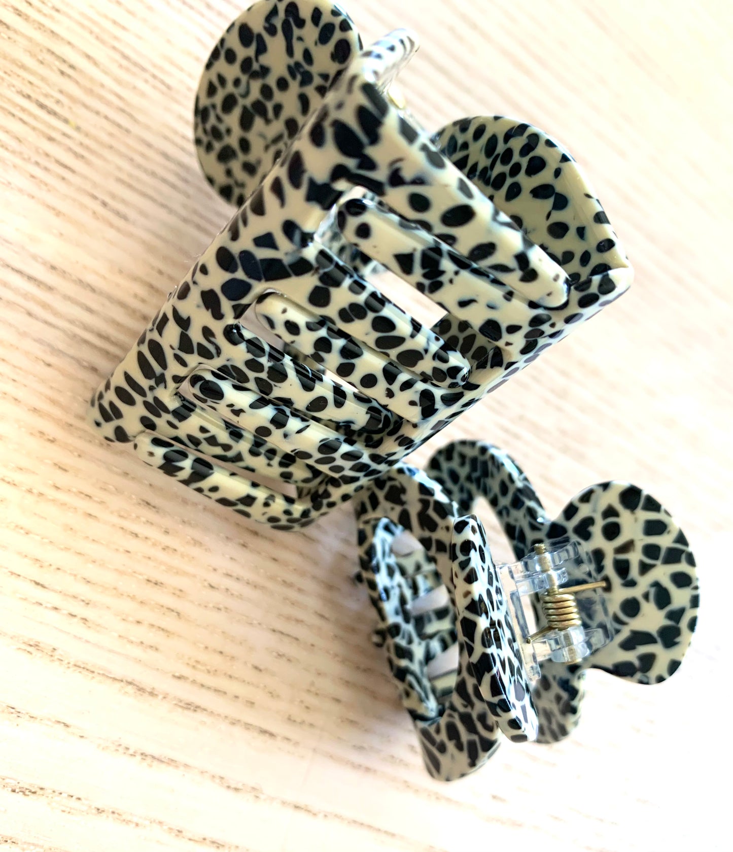 Speckled  Hair Claw